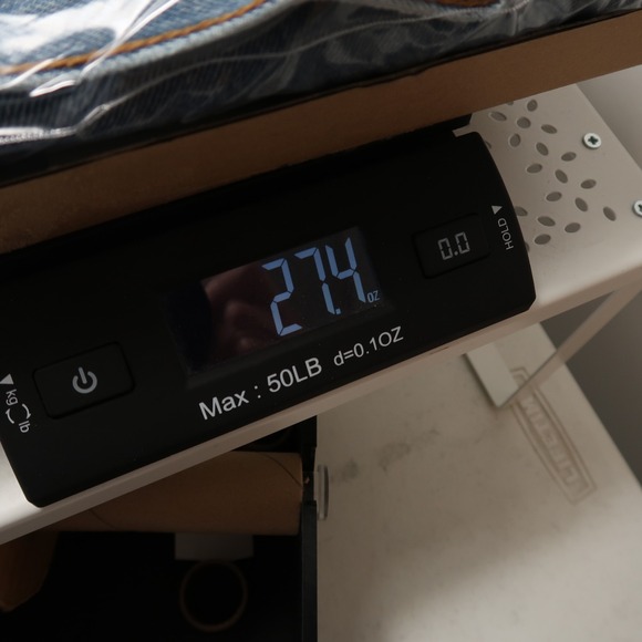 Vintage Levis 501 Jeans Mens 35x34 Blue Straight Leg Button Fly Made In USA - Picture 16 of 16